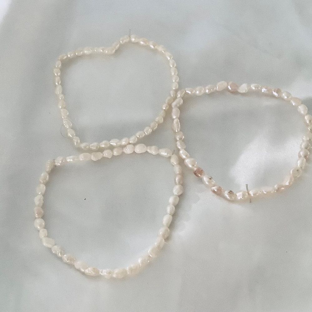 Two White Freshwater Pearl Stretch Bracelets - 6mm Pearls - - Picture 8 of 9